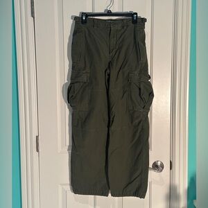 Aritzia - Green Women’s Cargo Pants